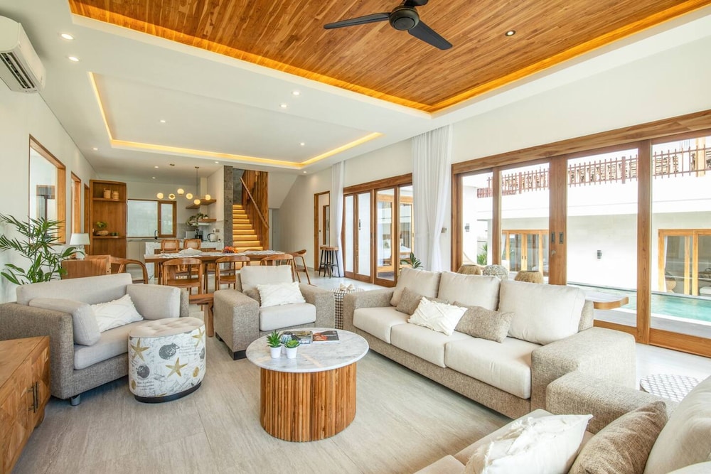 Breeze Opulent 6 BR in With Ocean View 5 Mins to Savaya
