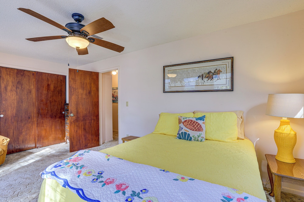 Boathouse w/ Screened Porch: Riverfront Escape!