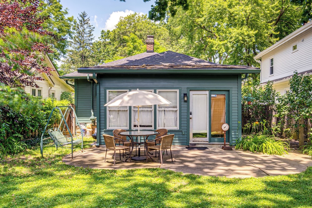 1/2 Mi to Indy Motor Speedway: Home w/ Yard!