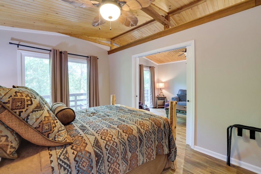 Creekside Nature Escape in Southwest Missouri