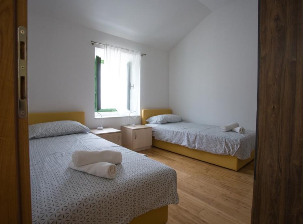 Apartments Stone House Murter