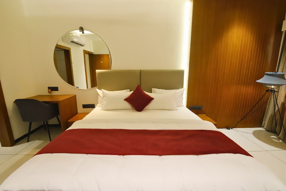 Hotel Sanatana