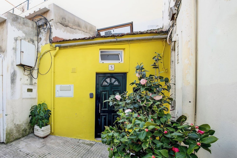 Real01 · Tiny Little Home in the City Centre
