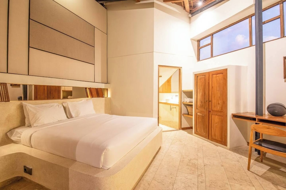Stylish 1BR Villa With Pool, 800m to Canggu Beach