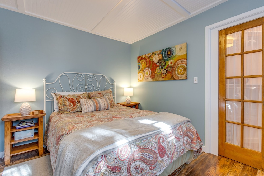 Charming Idaho Springs Retreat on Chicago Creek!