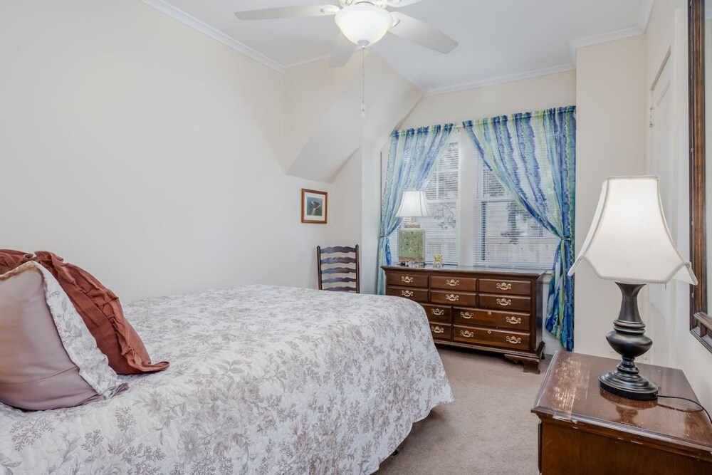 Beachfront Retreat - 5BR Home With Stunning Views