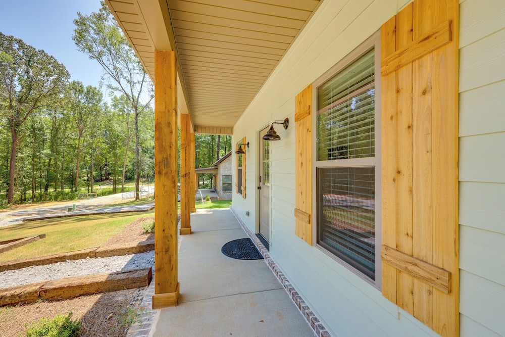 Walk to Sports Complex: Home in Millbrook!