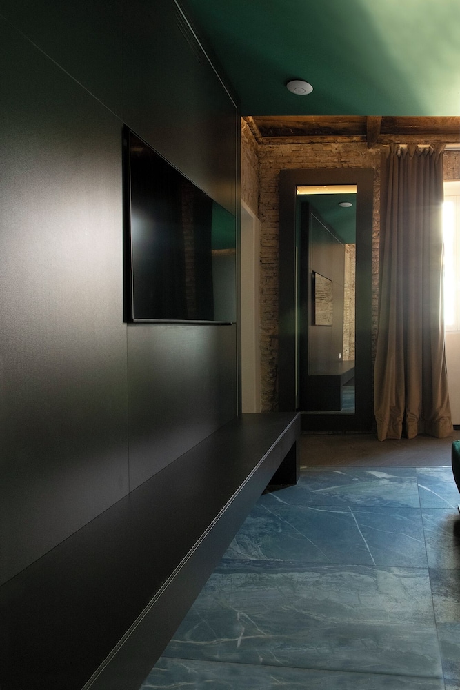 Colonna Collection