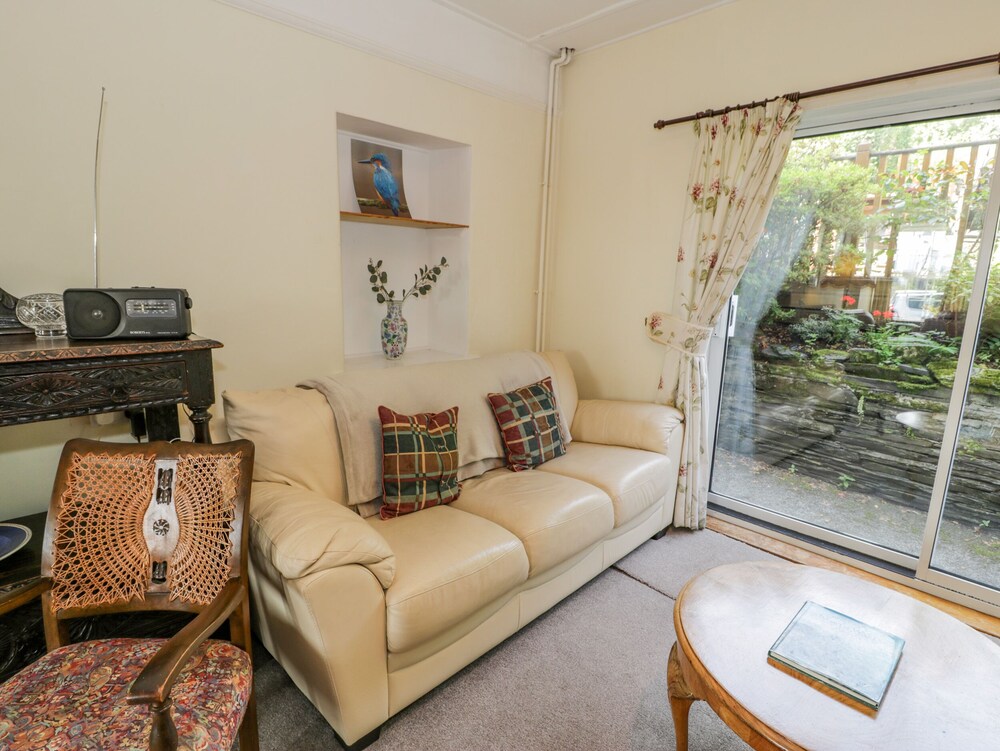 6 Glyn Terrace