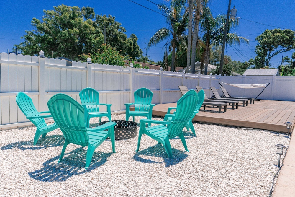 Four Bed Home With Pool Game Room Bar Near Beach