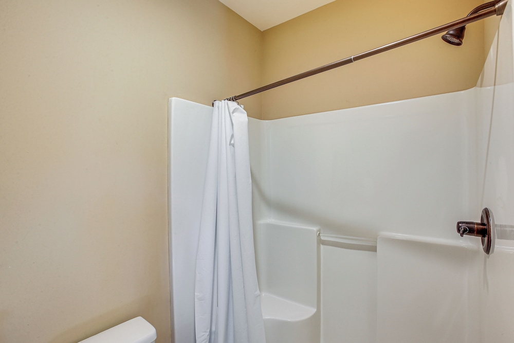 Spacious Group Getaway Near Cumberland River!