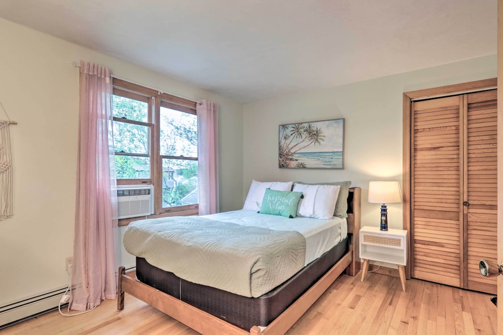 Hyannis Vacations - Lovely Hyannis Cottage - Walk to Beach  Main St! - Property Image 9