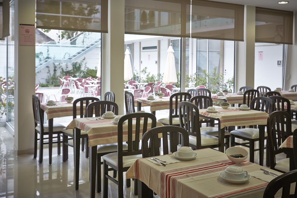 Welcome In - Suites & Hostel