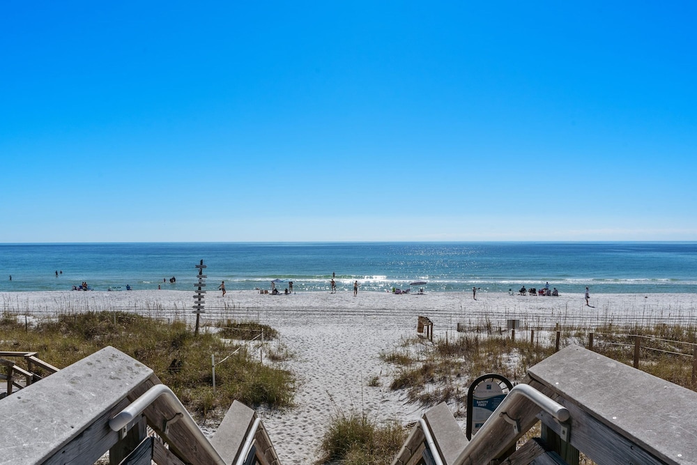 30A Florida Flashback by Avantstay Private Pool Golf Cart 3 Blocks to Beach