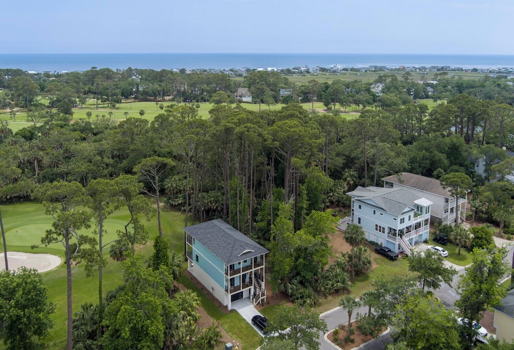 Experience Modern Coastal Living in This Beautifully Designed 4-bed, 4-bath Home