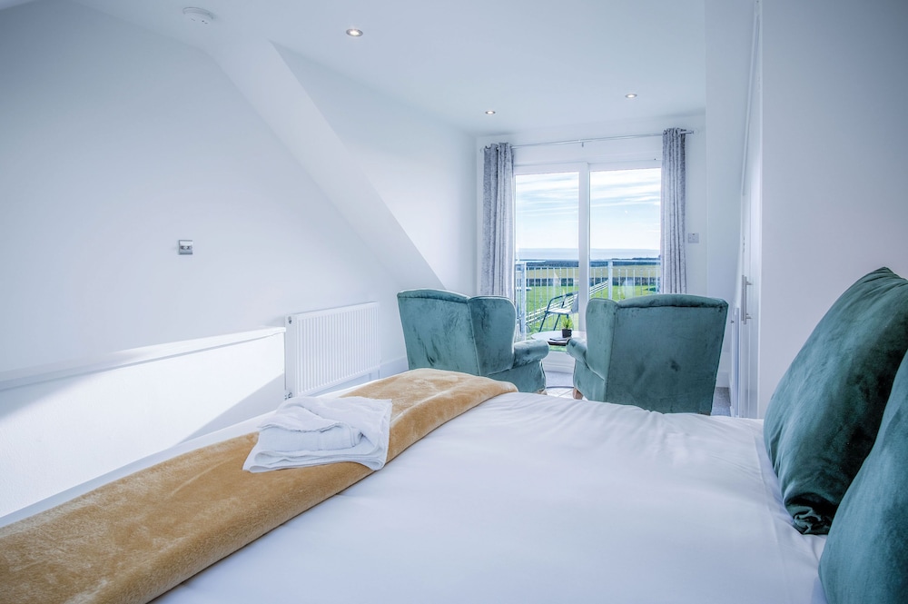 Oasis - 2 Bed Apartment - Ocean Breeze