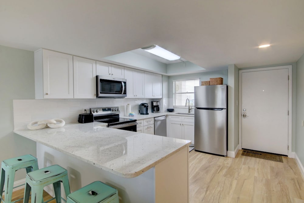 551 El Matador 2 Bedroom Condo