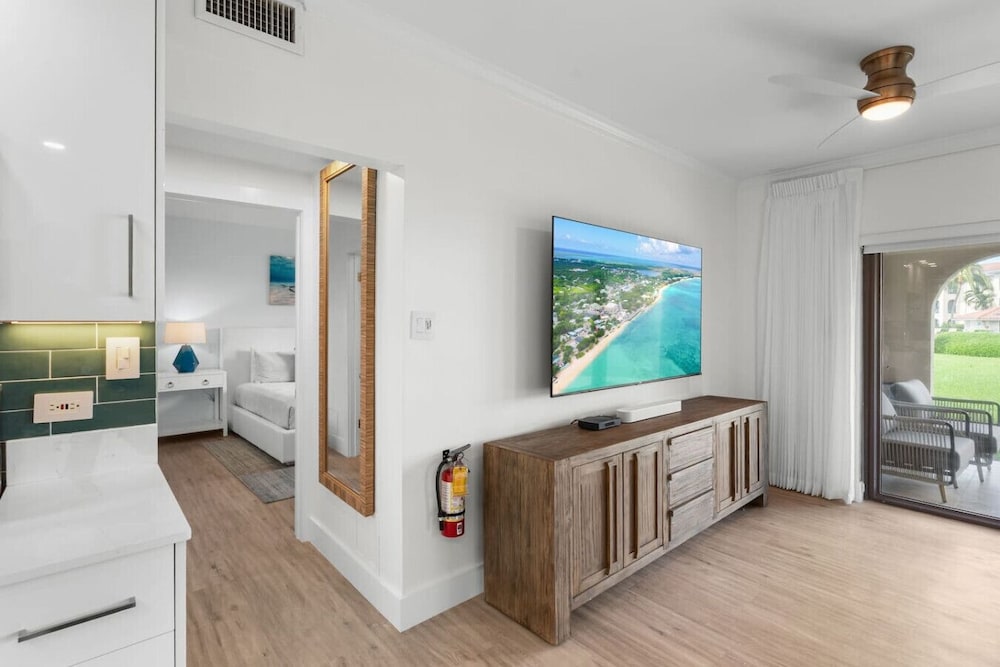 New Remodel Ocean View Pool 75 TV Sleeps 6