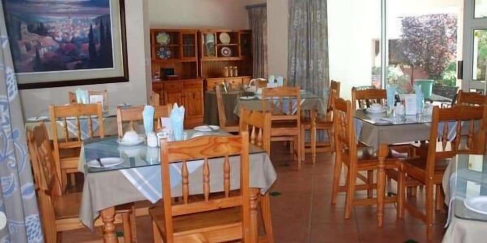 Woodmead Guest Lodge