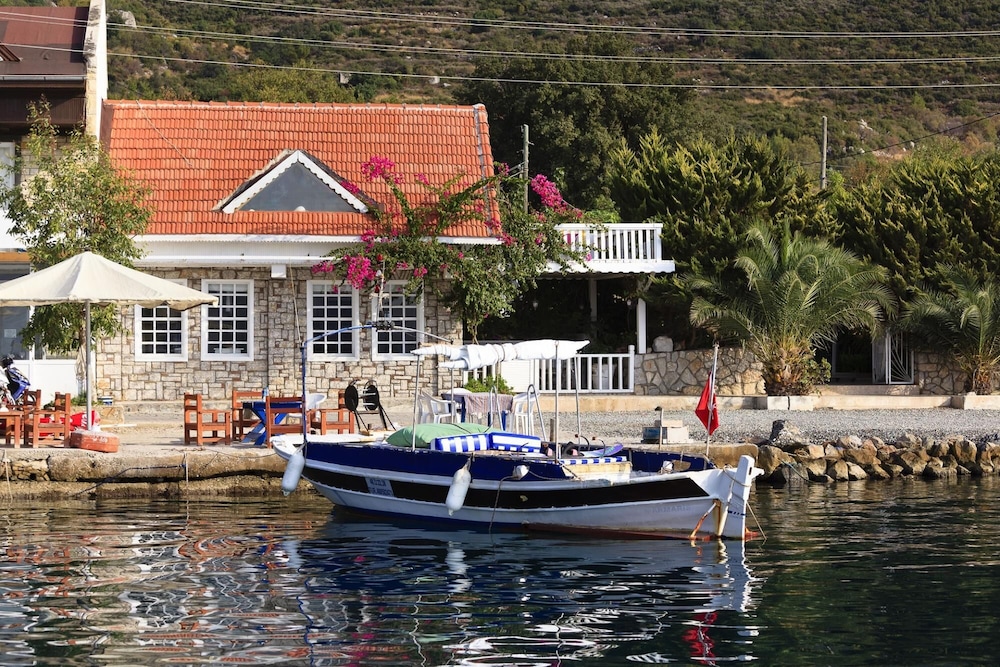 Waterfront Cottage in Ta l ca