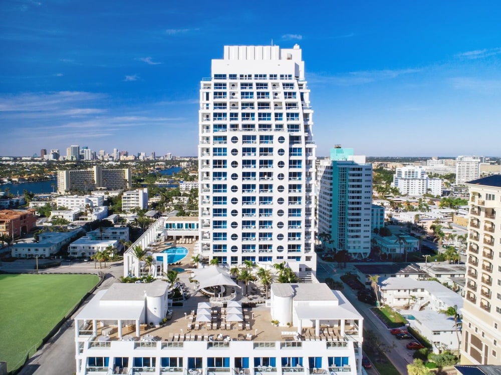Stylish Oceanview Apartment, Prime Location!