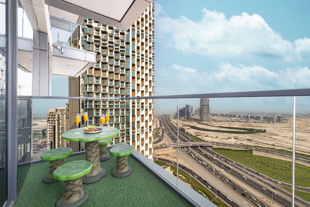 Nobles Suites by Hostiva - City View