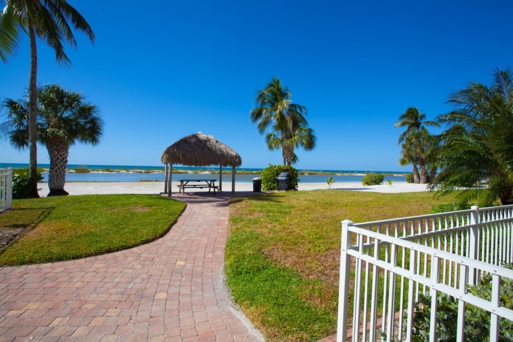 Fort Myers Beach Area 7700 view 5