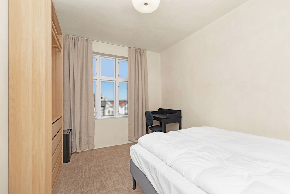 Central Guest House - Private Bathroom
