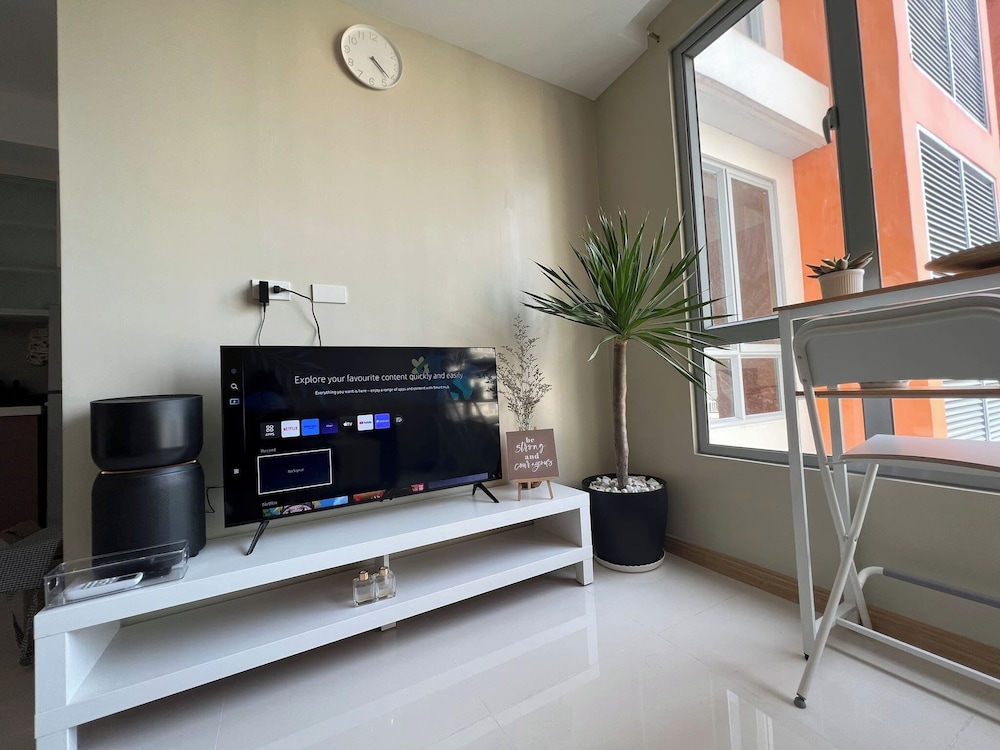 Cozy 1BR Condo in Mandaluyong City With City Skyline View