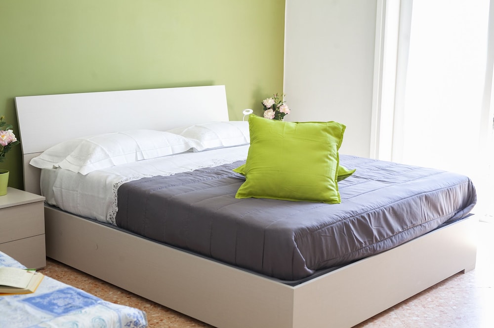 Boscoreale Vanilla Flat photo 2