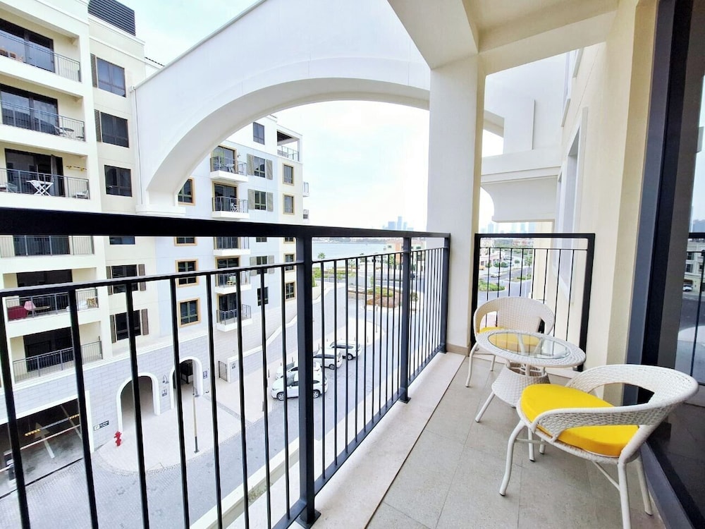 Stylish 1BR Apartment in La Sirene