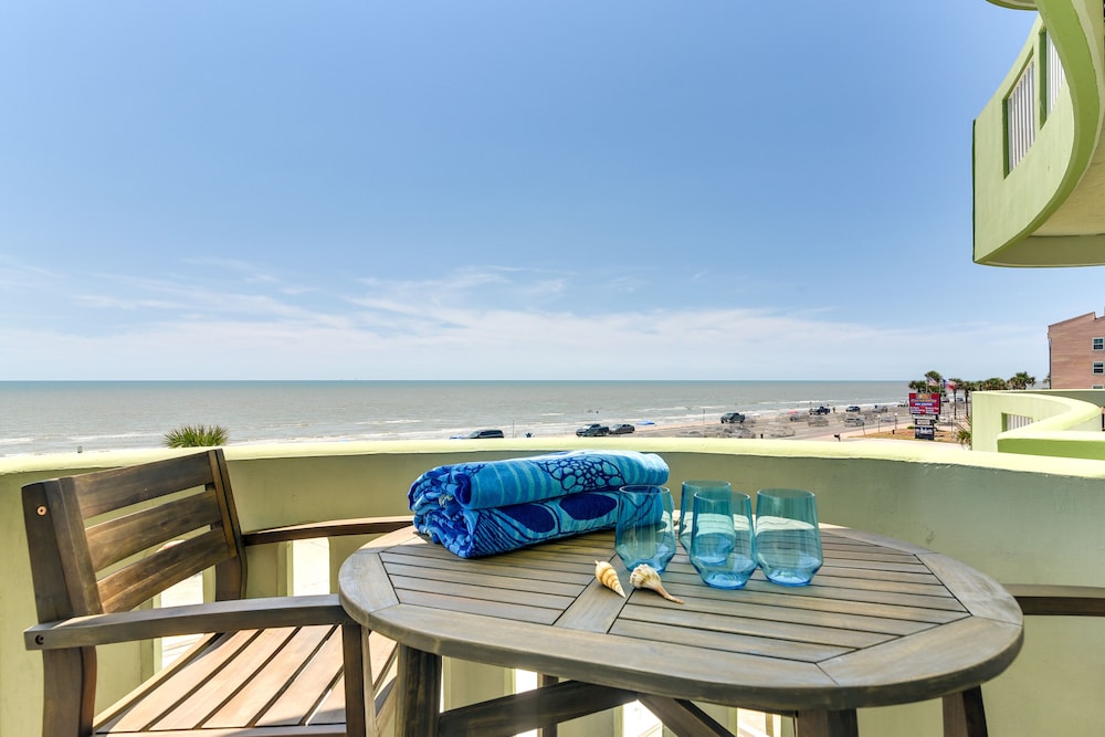 Oceanfront Galveston Condo in Amazing Location!