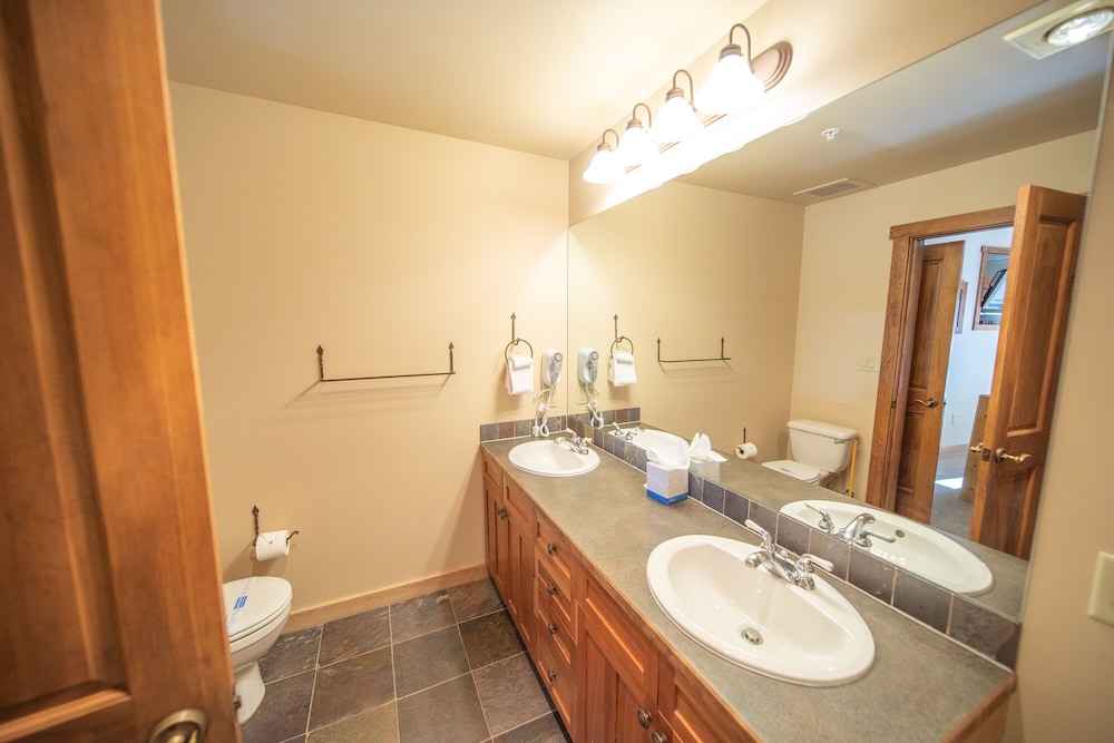 Red Hawk Lodge 2264