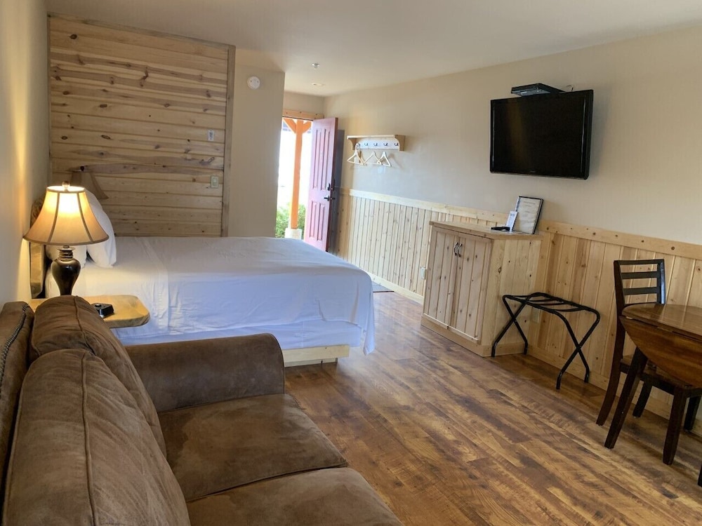 Methow River Lodge & Cabins