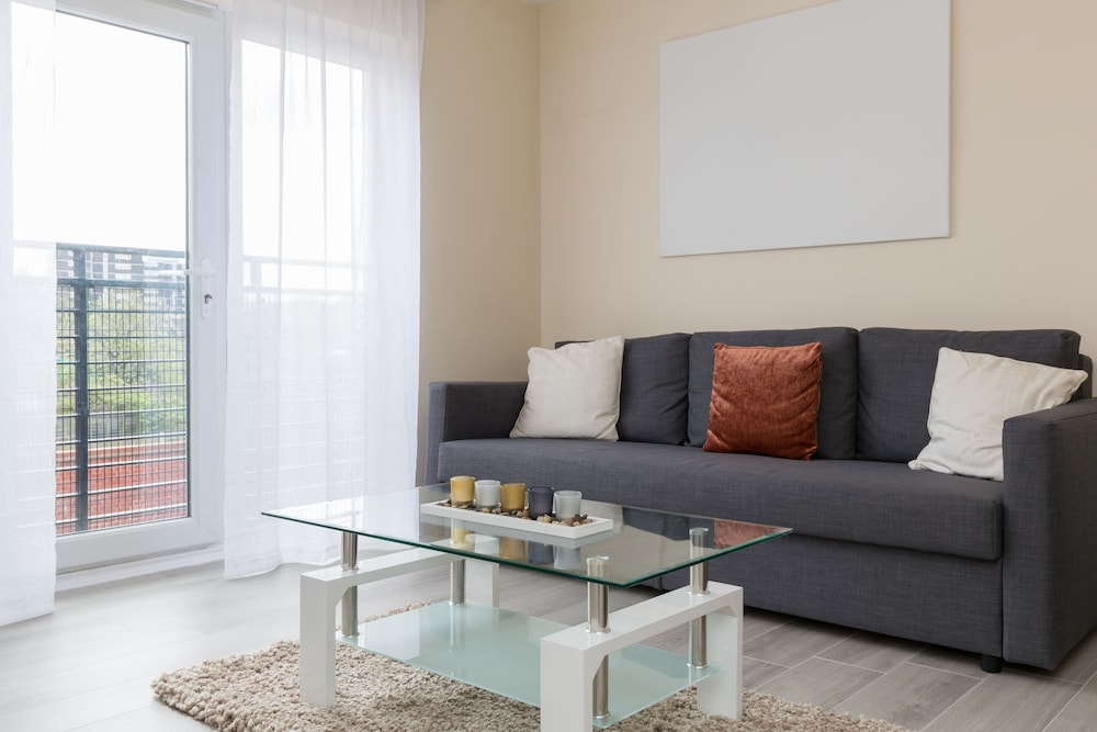 Luxury Two Bed Apartment With Parking - Wolverhampton