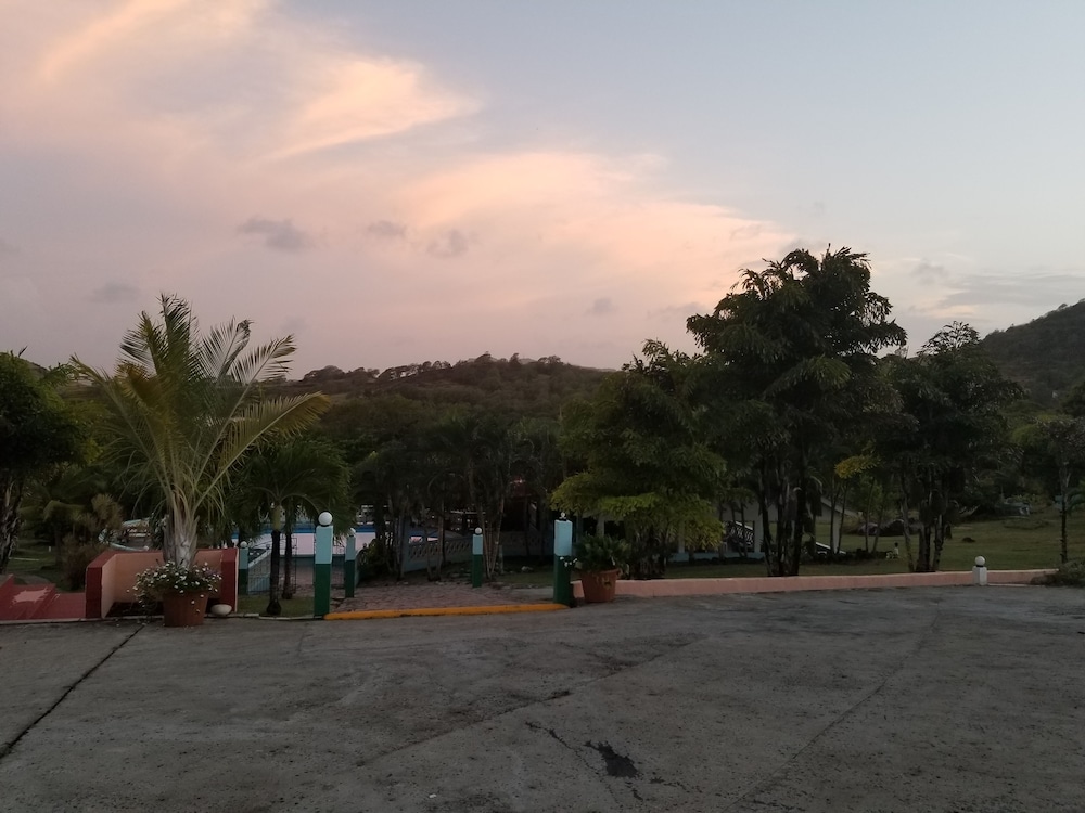Savannes Bay Garden Inn