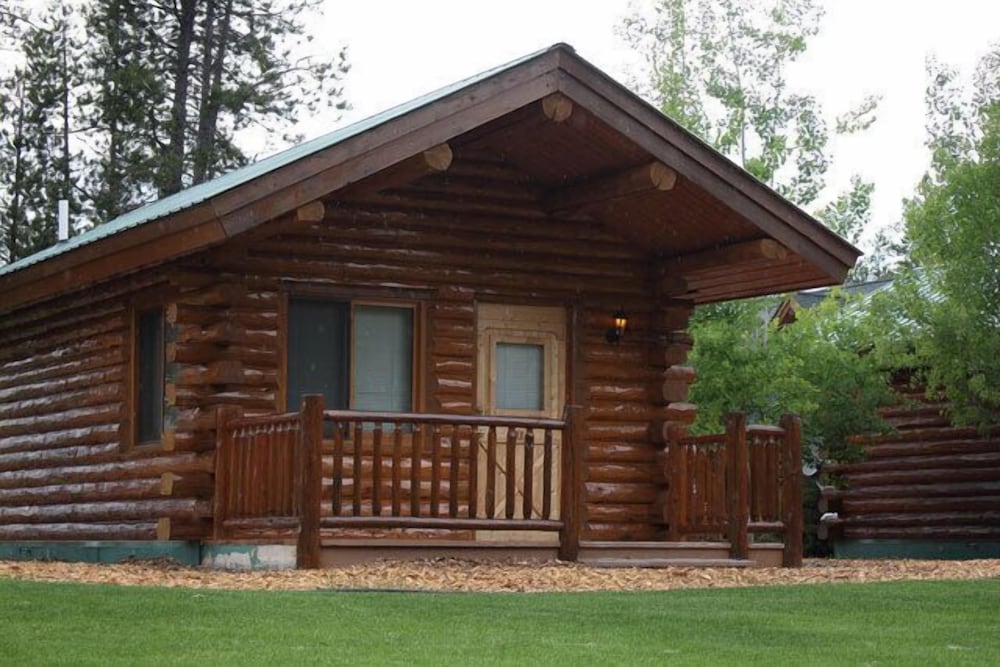 Silverwolf Log Chalet Resort