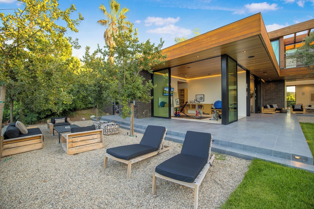 Oak Pass Manor: Indoor-outdoor Luxury With Pool, Sauna & Panoramic Views