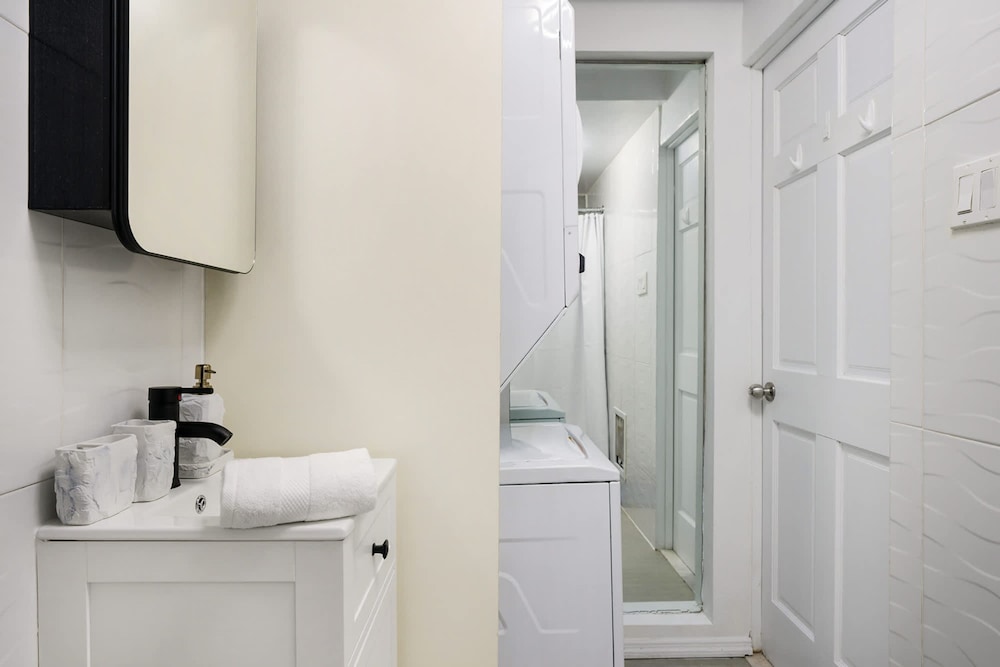 26-1c Gramercy Large 1BR WD