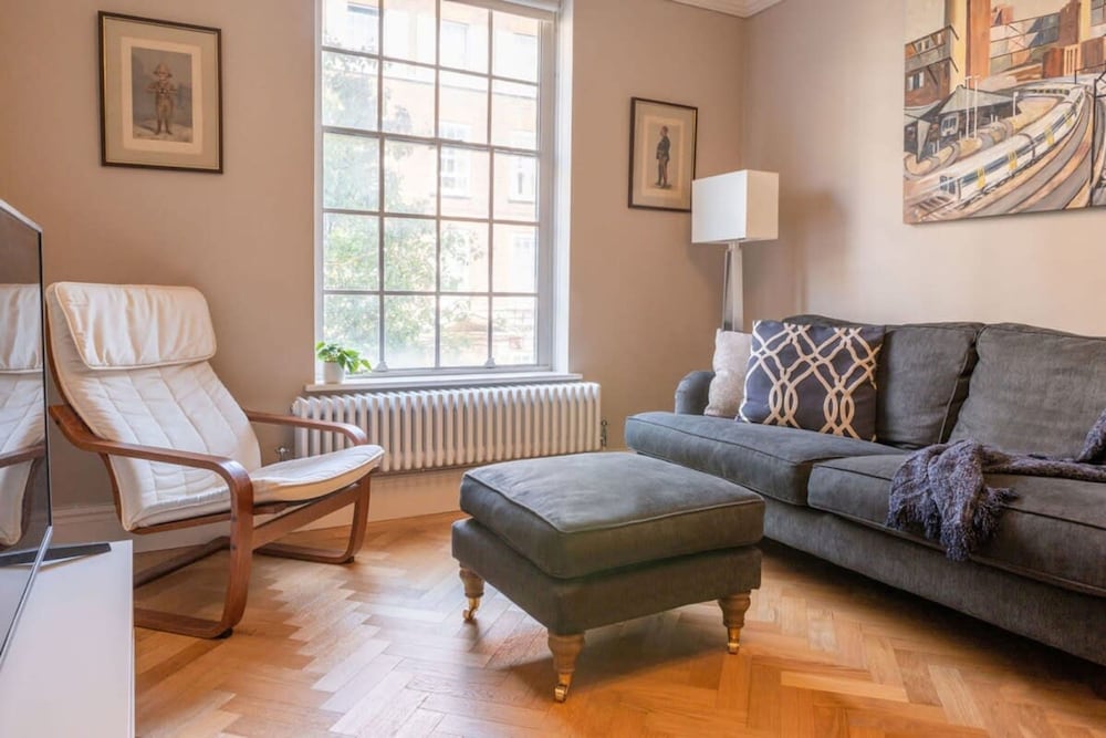 A Regal Abode - Marylebone - by Frankie Says