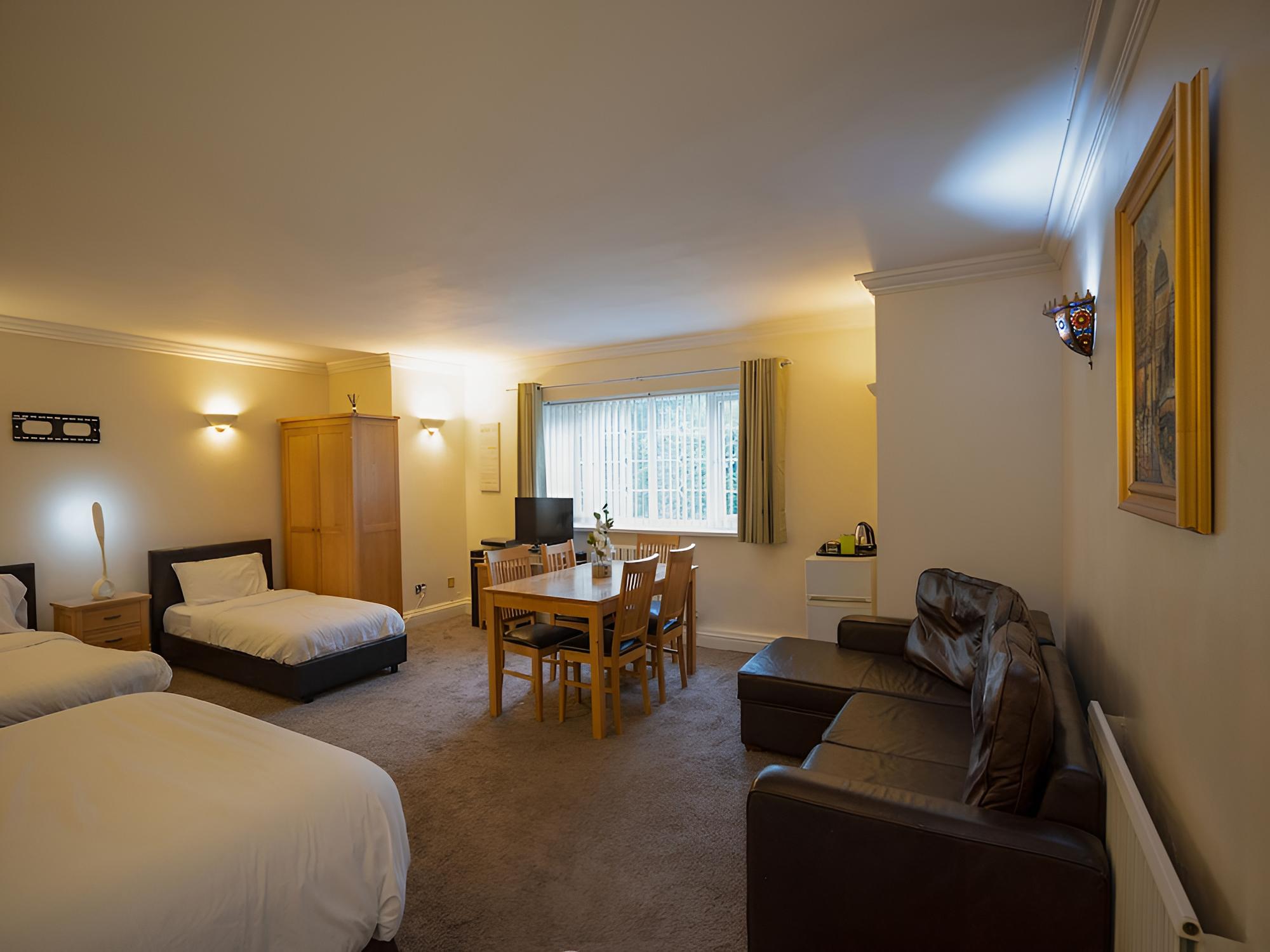 OakCroft GuestHouse Manchester Airport