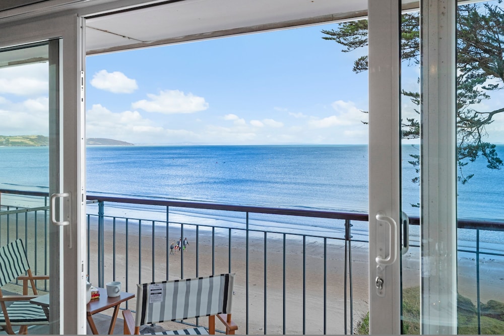 33 Beach Court - Direct Beach Access Sea Views