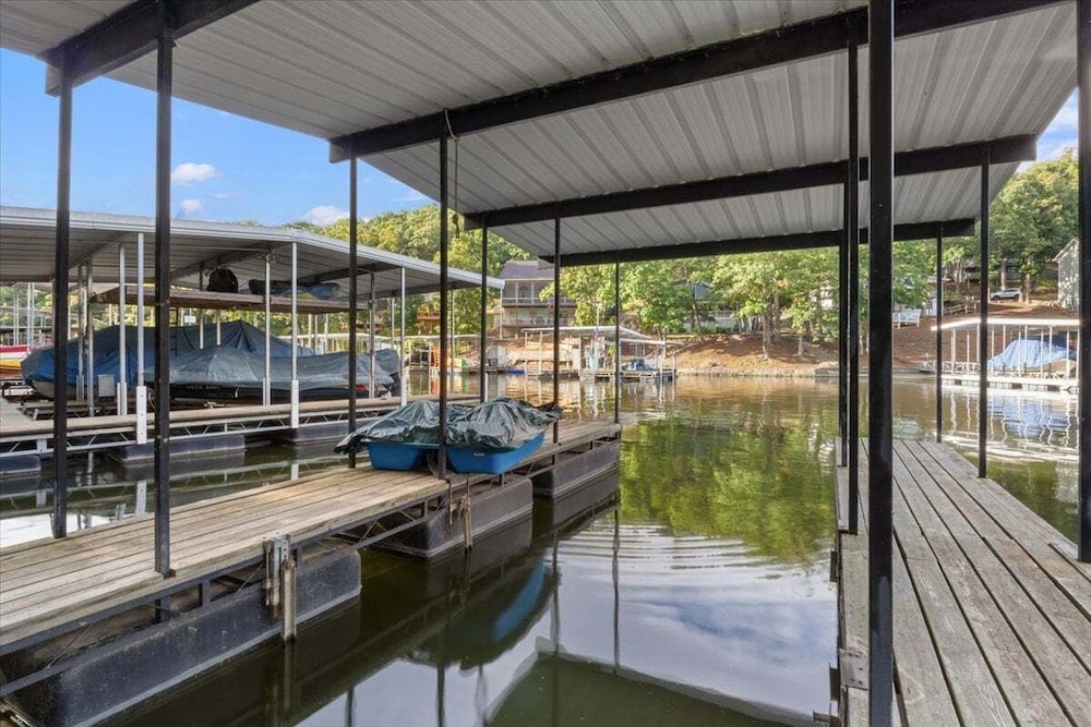 Lakefront Home, Private Dock + Kayaks,arcade Games, Pet Friendly