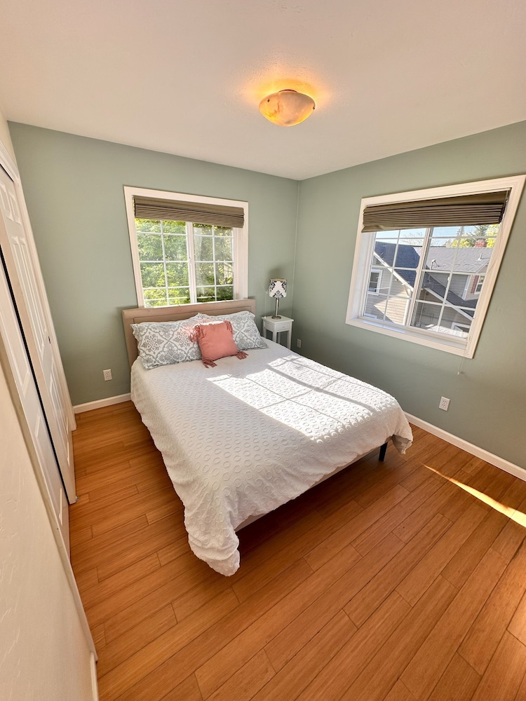 Medford Vacations - Medford Home and 2 Condos With Pool and Hot tub - Property Image 15