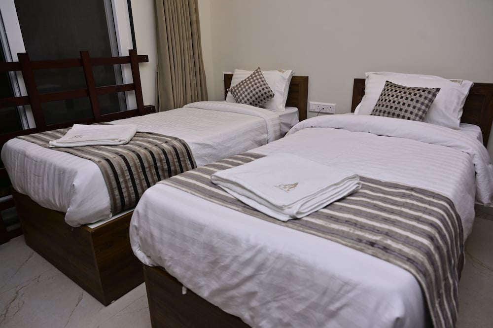 Hotel Noble Nook 100 ft. Road Indiranagar