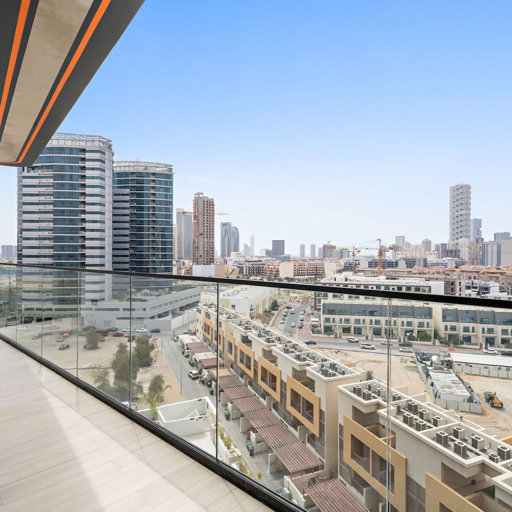 Stunning Modern 3BR Apartment in JVC