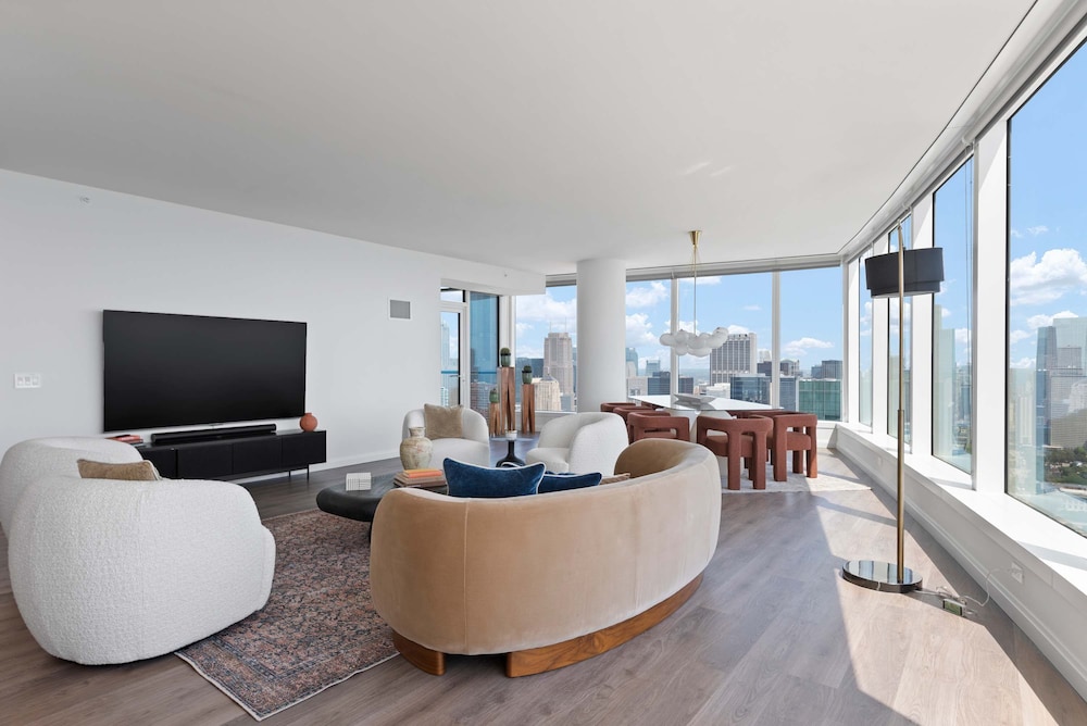 Panoramic Lake Views Premier Amenities for Groups