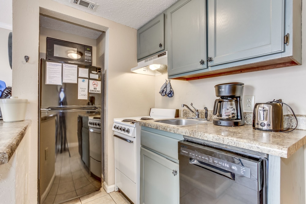 Oceanview Condo at Meridian Plaza