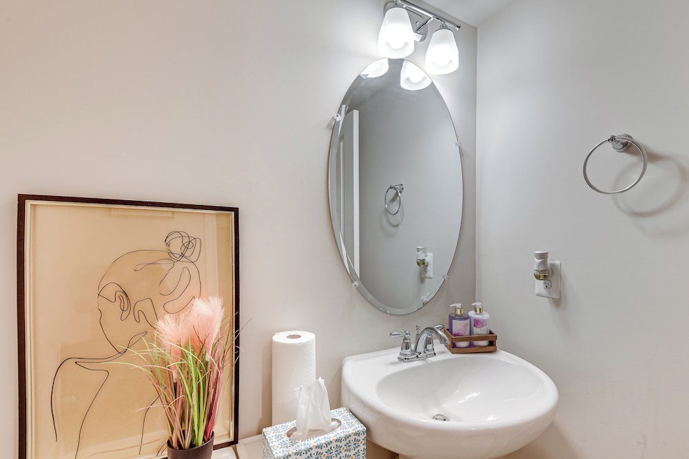 19 Mi to Baltimore: Townhome in Maryland City
