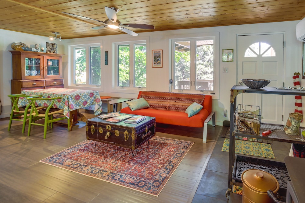 Strawberry Cabin Rental w/ Deck  Mountain Views! - Property Image 2